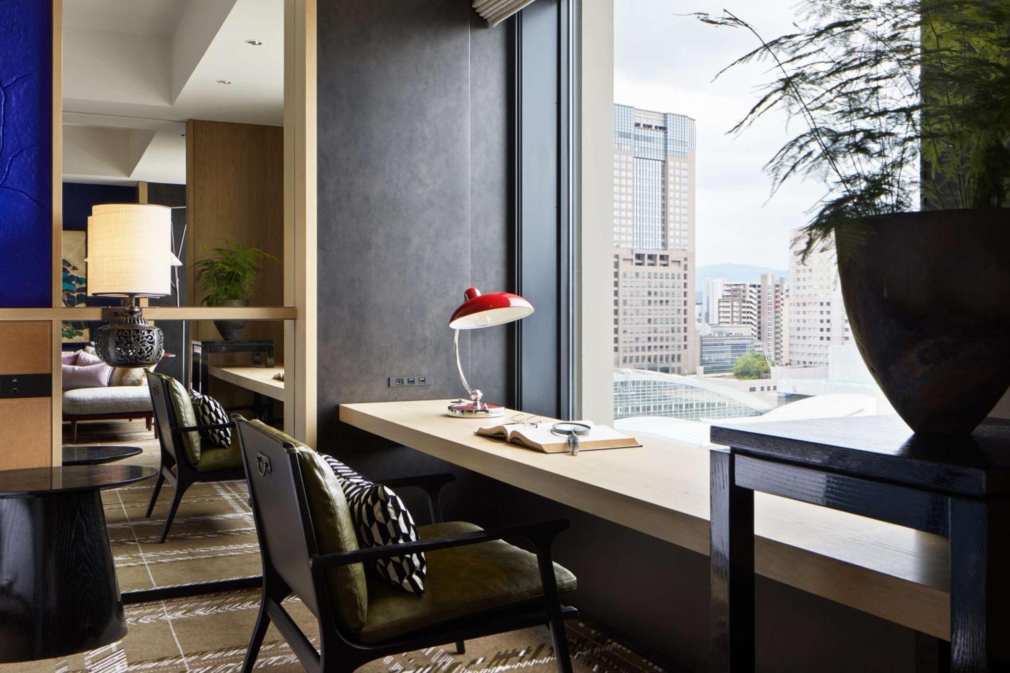 Hyatt Centric Kanazawa Exterior foto A work desk in a hotel room